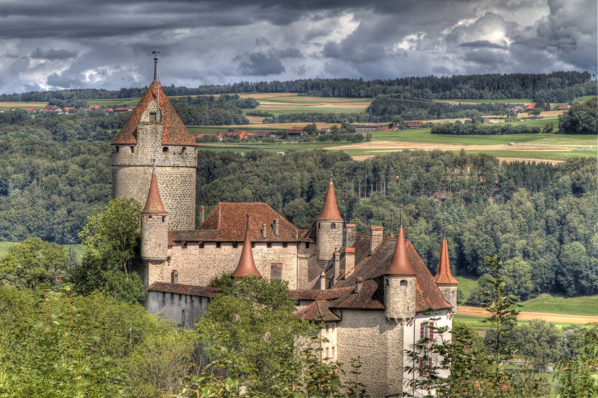 Chateau_de_Lucens